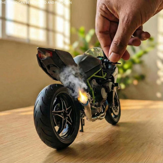 1:12 Scale Diecast Motorcycle Model - Zinc Alloy Collectible Toy! Features Suspension, Free - Roller, Push - Back & Non - Rechargeable Button Battery. Black, Sleek Modern Design for Diecast Enthusiasts!